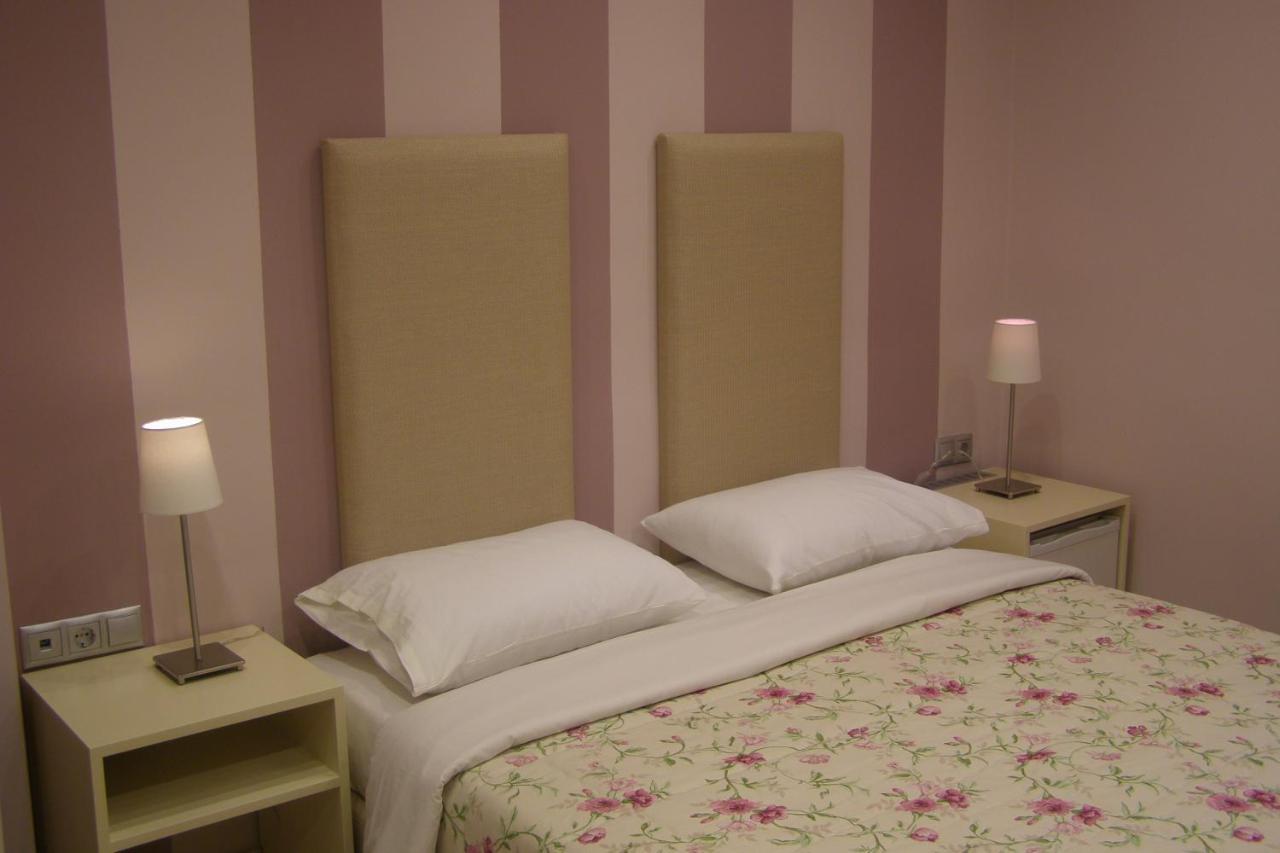 Room "Butterfly" In A Neoclassical House แคซโทเรีย ภายนอก รูปภาพ